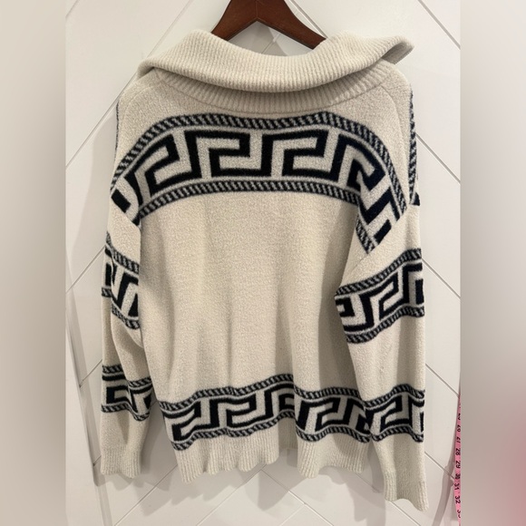 Excellent Aqua Printed Fleece Greek Key Quarter Zip Pullover Size: Medium - Picture 6 of 9